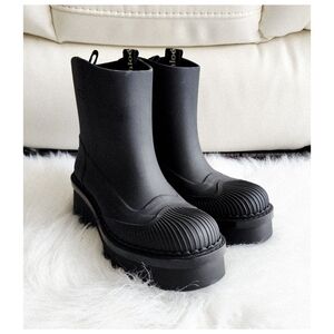NWOB Chloe Raina Rain Boots